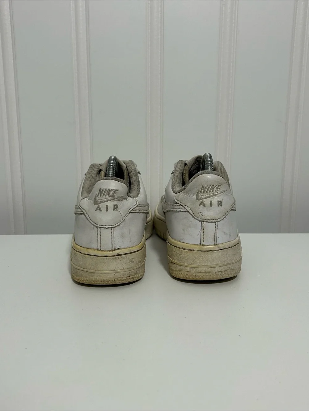 Nike Air Force 1 White Leather Low-Top Sneakers - Picture 4 of 8